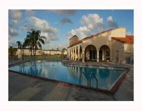 365 SW 86th Ave, Unit 207 in Pembroke Pines, FL - Building Photo - Building Photo