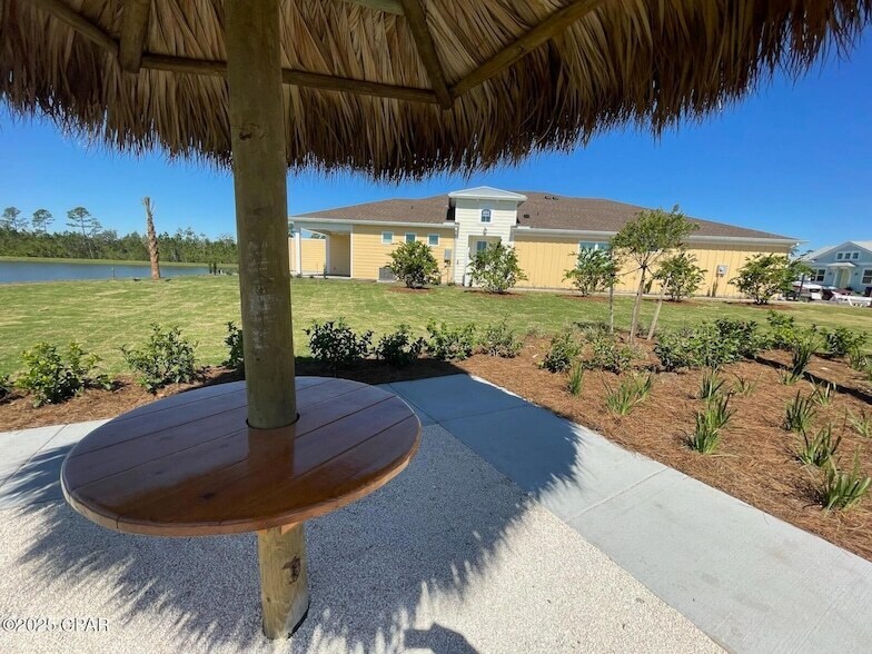 9225 Cool Breeze Dr in Inlet Beach, FL - Foto de edificio