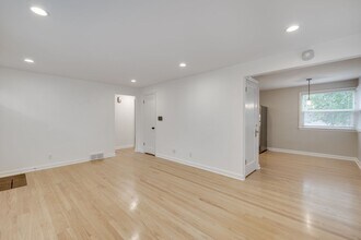 7546 10th Ave NW in Seattle, WA - Building Photo - Building Photo