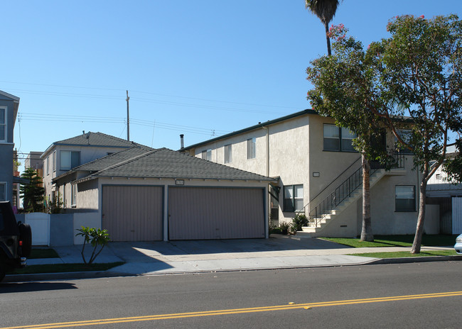 1316-1318 Ocean Ave in Seal Beach, CA - Building Photo - Building Photo