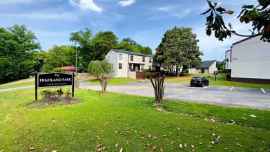 Highland Park Townhome Apartments in Birmingham, AL - Building Photo - Interior Photo