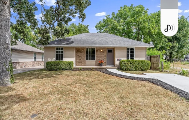 property at 1623 W Hovey St