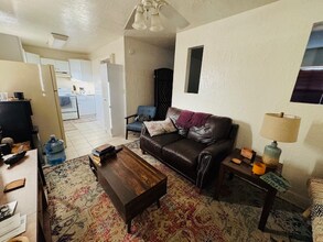 113 NE Lincoln Cir N in St. Petersburg, FL - Foto de edificio - Building Photo