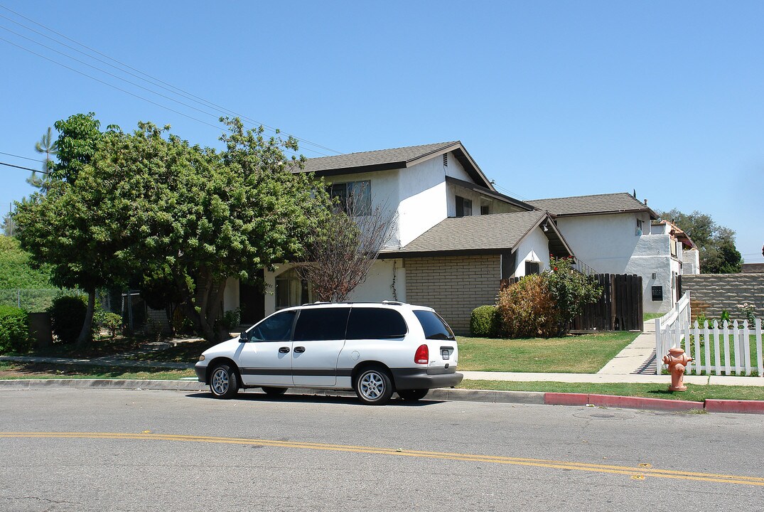 2085 N Park Ln in Orange, CA - Building Photo