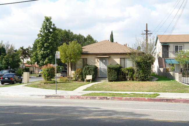 1389 E Garfield Ave in Glendale, CA - Building Photo - Building Photo