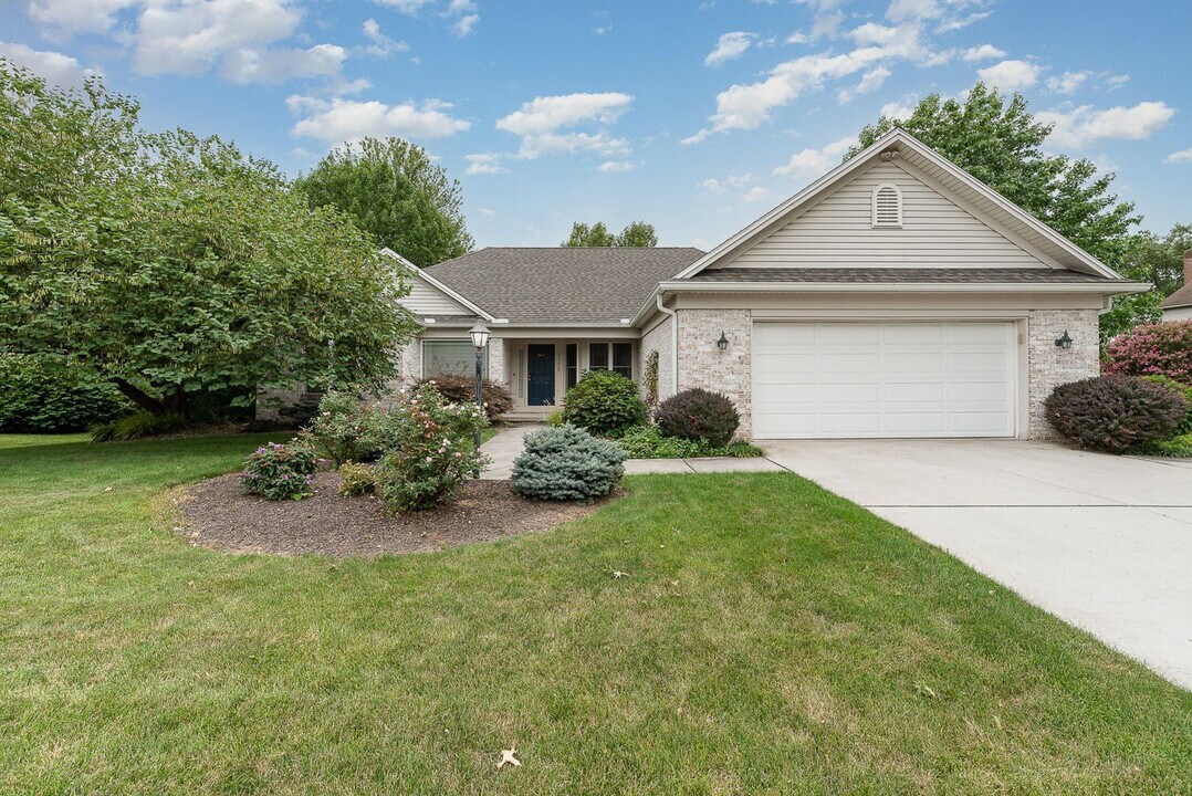 1776 Winterhaven Dr in Mechanicsburg, PA - Building Photo