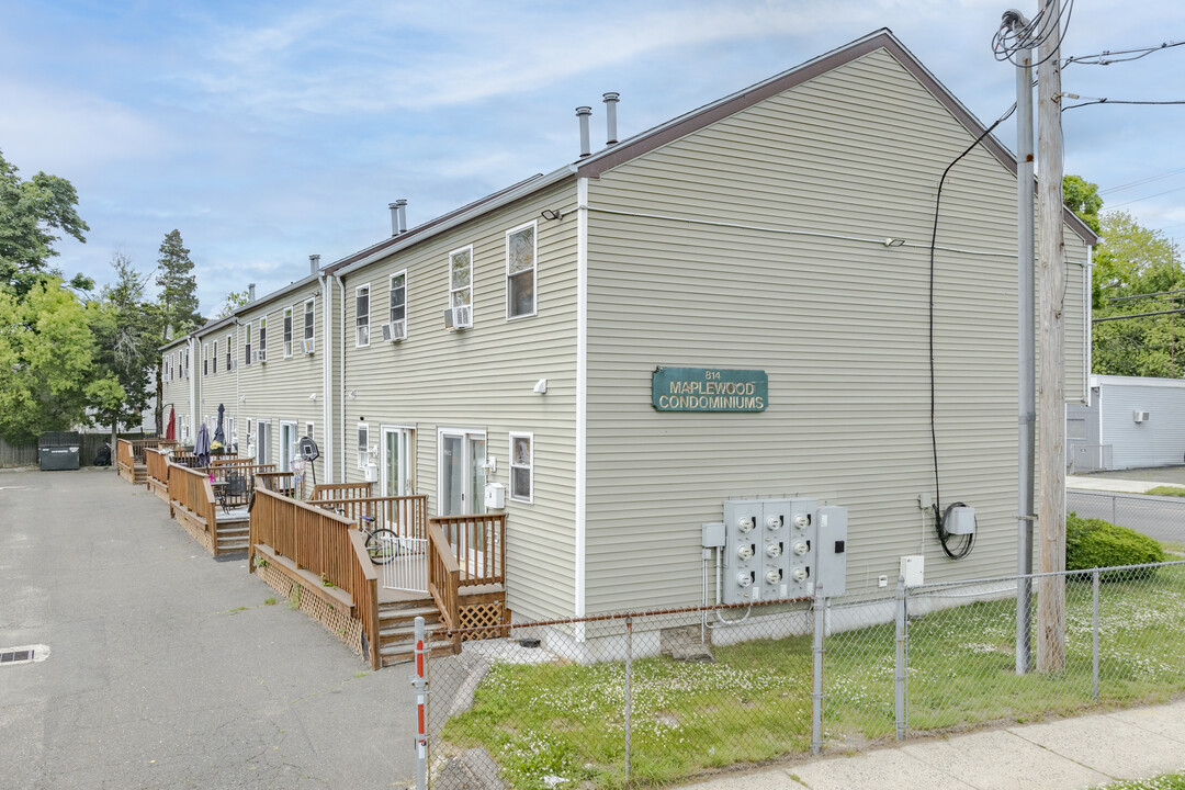 Maplewood Condominim in Bridgeport, CT - Building Photo