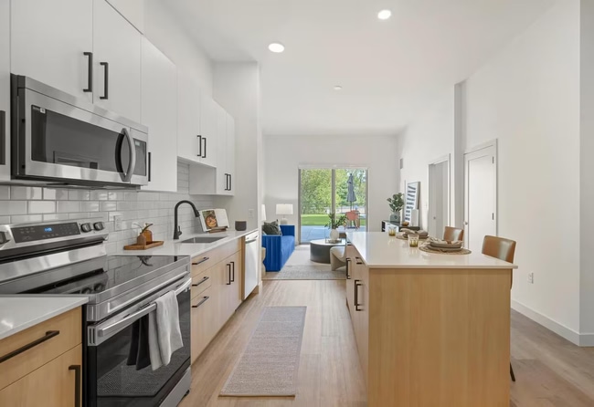 497 Boylston St, Unit 003 in Newton, MA - Building Photo - Building Photo