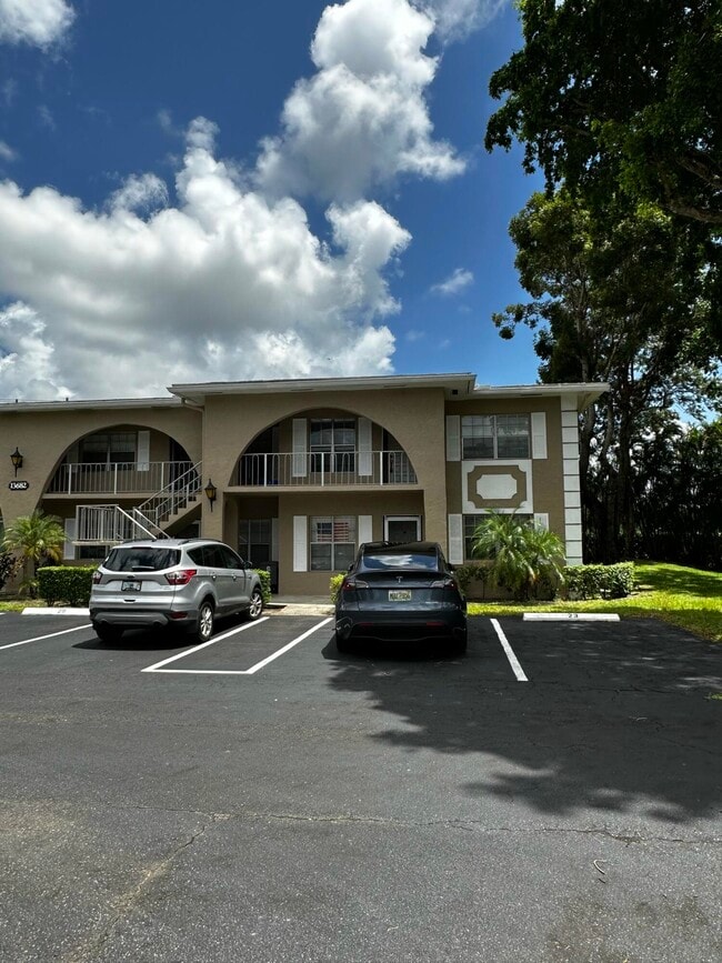 13682 Vía Flora in Delray Beach, FL - Building Photo - Building Photo