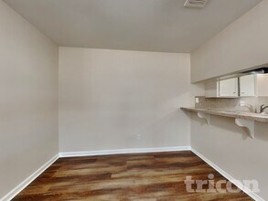 10406 Kirkwren Dr in Houston, TX - Building Photo - Building Photo