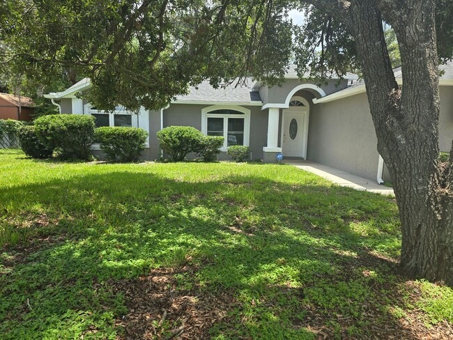 542 Fairbanks Rd in Spring Hill, FL - Foto de edificio - Building Photo