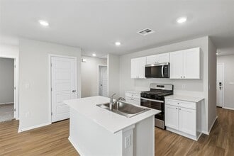 8812 SW 31st St in Oklahoma City, OK - Building Photo - Building Photo