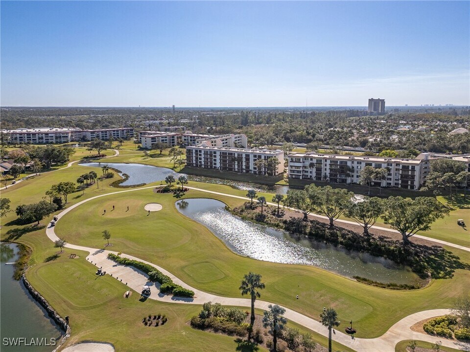 7410 Lake Breeze Dr in Ft. Myers, FL - Building Photo