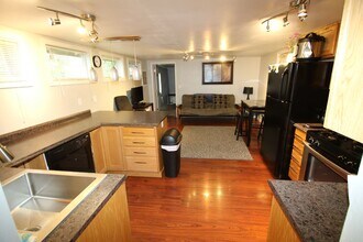 1599 Eagle St in Anchorage, AK - Building Photo - Building Photo