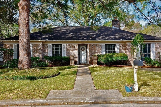 property at 2623 Pine Village Dr