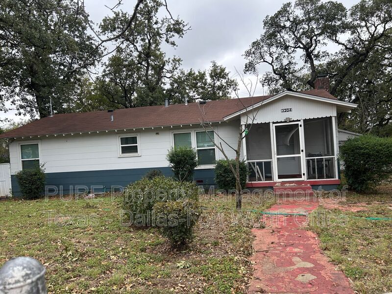 3204 Grayson St in Fort Worth, TX - Building Photo