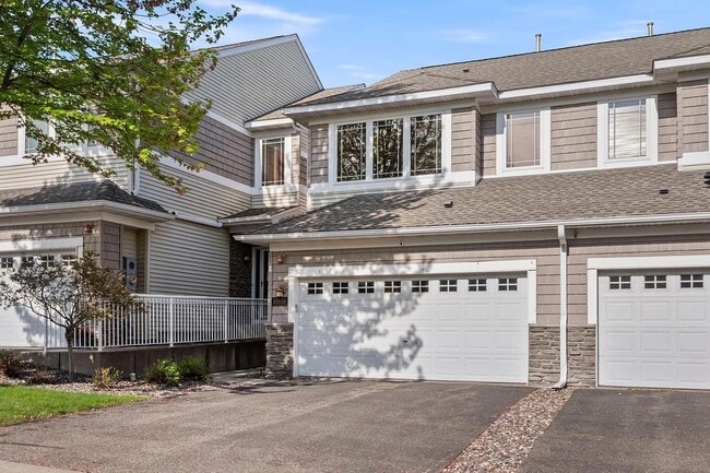 15601 Lilac Dr in Eden Prairie, MN - Foto de edificio - Building Photo