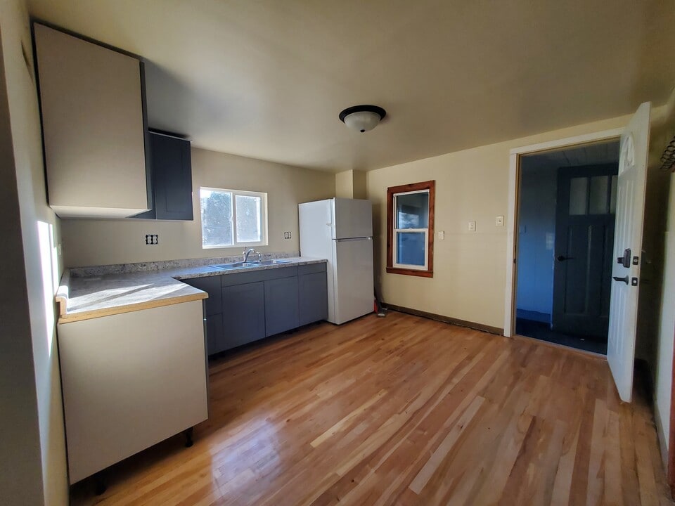 240 S Healy Ave, Unit Upper in Negaunee, MI - Building Photo