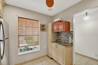 638 Marlboro Oval in Greenacres, FL - Building Photo - Building Photo