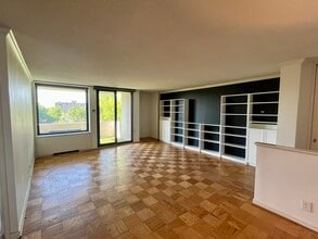 240 M St SE in Washington, DC - Building Photo - Building Photo