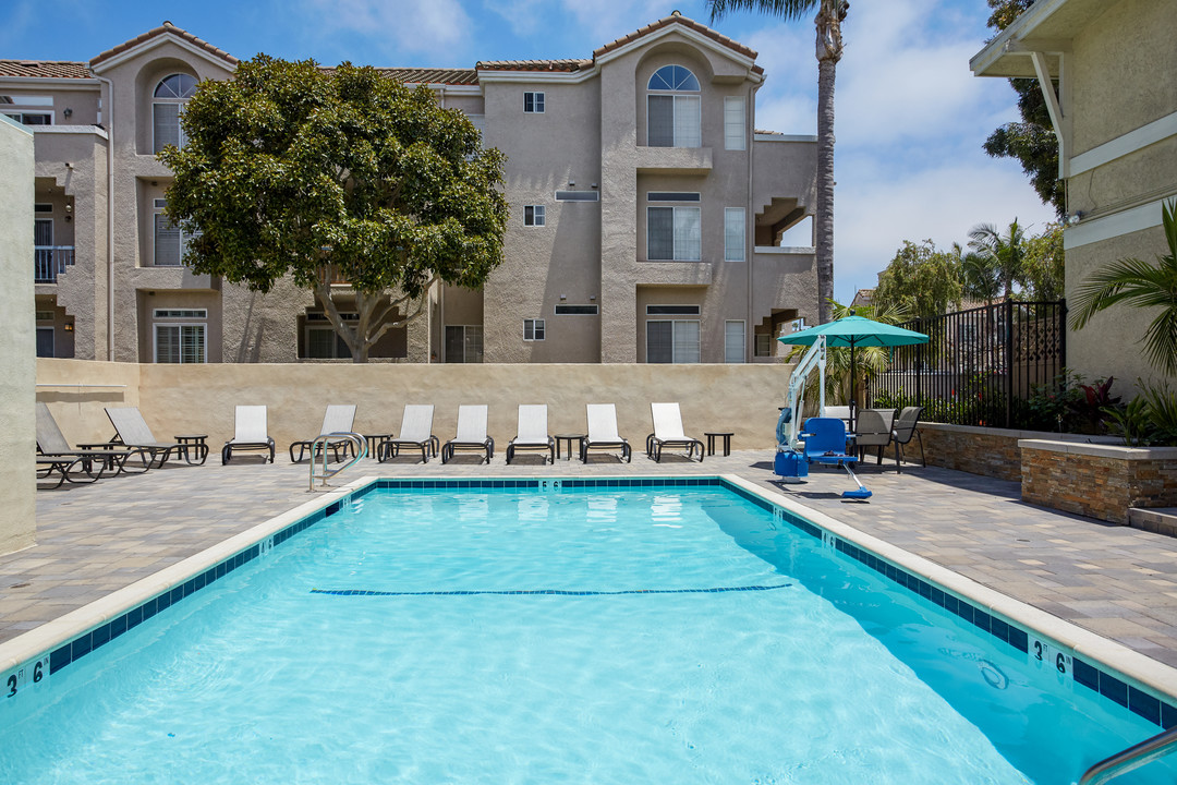 Bridgeport Apartment Homes in Huntington Beach, CA - Foto de edificio