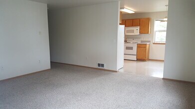 450 NW Parr Dr, Unit 2 in Pullman, WA - Foto de edificio - Building Photo