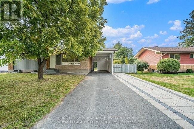 26 Majestic Dr in Ottawa, ON - Building Photo - Building Photo