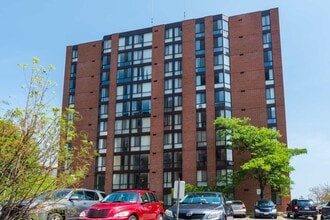 631-631 MacDonald Ave in Sault Ste Marie, ON - Building Photo - Building Photo