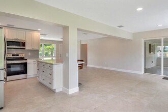 2001 Collier Ave in Lake Worth Beach, FL - Building Photo - Building Photo