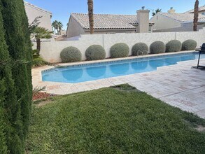 7621 Belmondo Ln in Las Vegas, NV - Building Photo - Building Photo