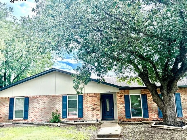 property at 5024 Middleton Cir