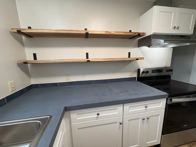 26 Hadley Rd in Sunderland, MA - Foto de edificio - Building Photo