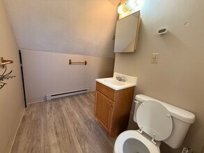 25 Holman St, Unit 3 in Attleboro, MA - Building Photo - Building Photo