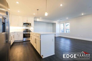 68 Saunders St, Unit 1 in Boston, MA - Building Photo