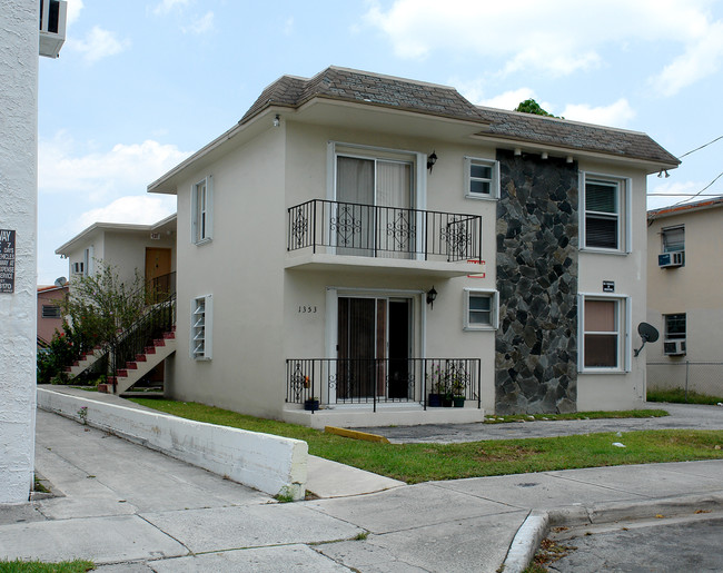 1353 NW 4th St in Miami, FL - Building Photo - Building Photo