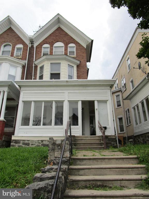 property at 818 Wynnewood Rd