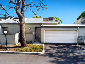 15766 Midwood Dr in Los Angeles, CA - Building Photo - Building Photo