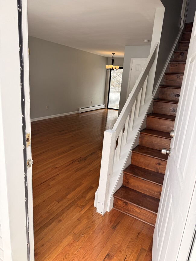 11 Wopowog Trl in Shelton, CT - Foto de edificio - Building Photo