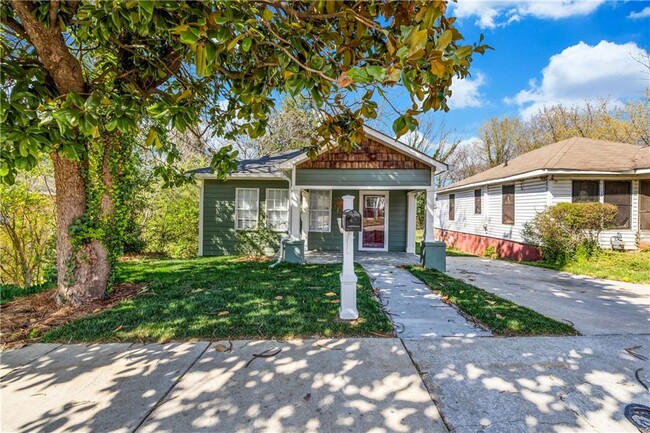 property at 789 Chestnut Pl NW