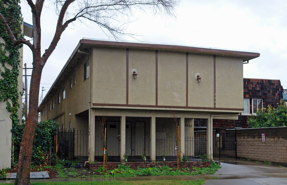 2823 U St in Sacramento, CA - Foto de edificio