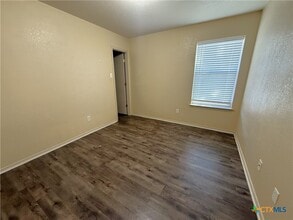 415 E 4th Ave in Belton, TX - Building Photo - Building Photo
