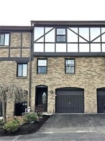 711 Newton Square Dr in Moon Township, PA - Building Photo