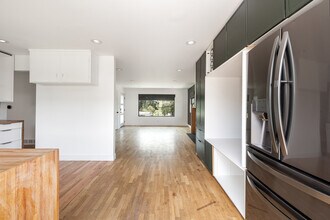 458 SW 126th St in Seattle, WA - Building Photo - Building Photo