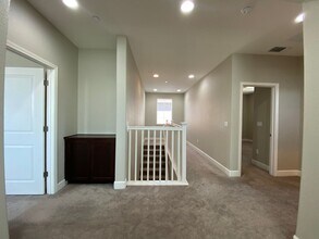 8421 Calhay Way in Elk Grove, CA - Building Photo - Building Photo