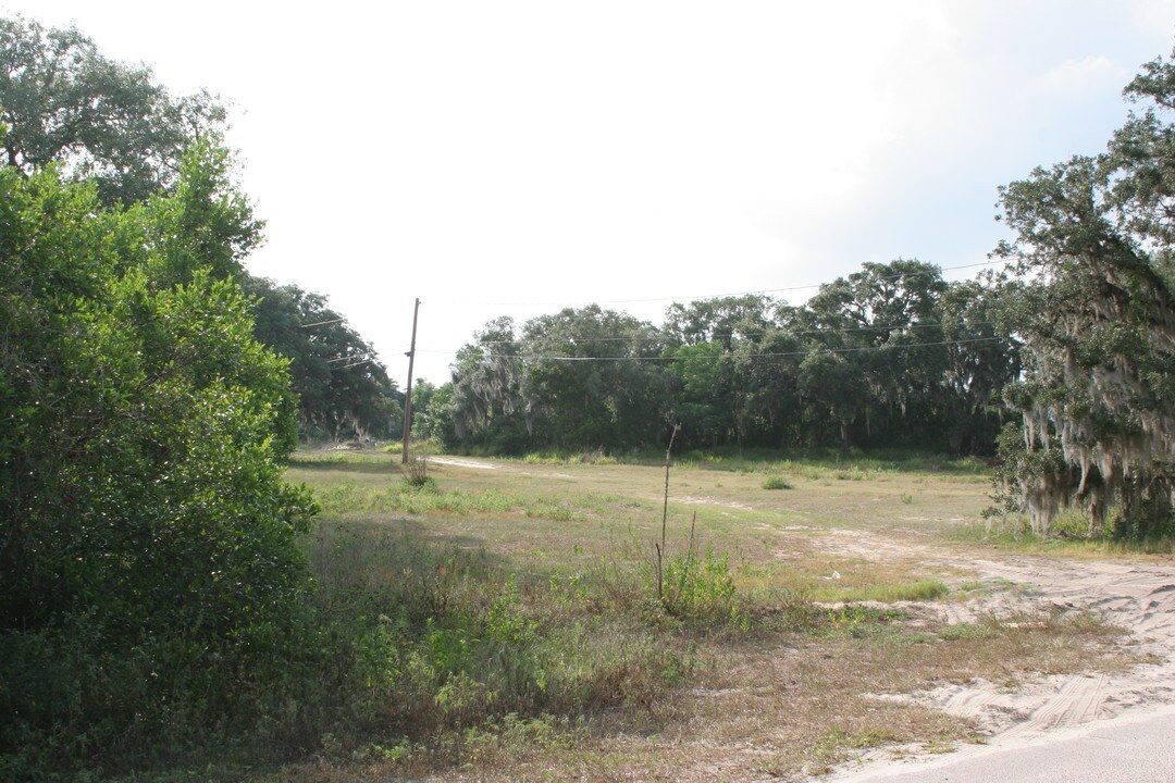 600 Mosley Rd in Lake Alfred, FL - Foto de edificio