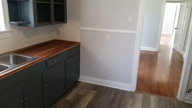 235 Grandpre Street, Unit Apt 3 in Baton Rouge, LA - Foto de edificio - Building Photo