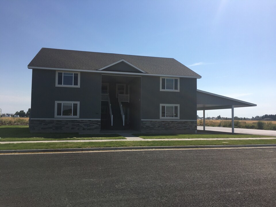 668 Caribou St in Rigby, ID - Foto de edificio