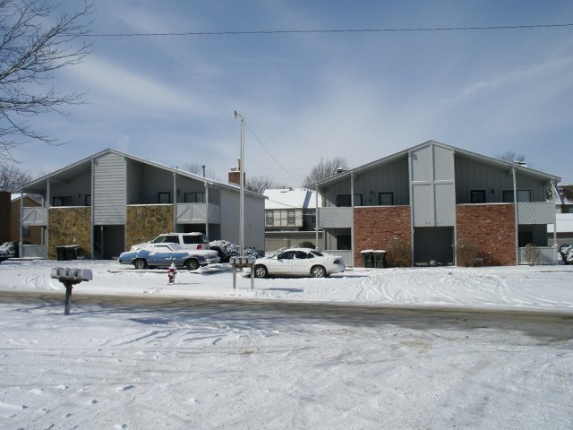 3401-3407 SW Burnett Rd in Topeka, KS - Building Photo