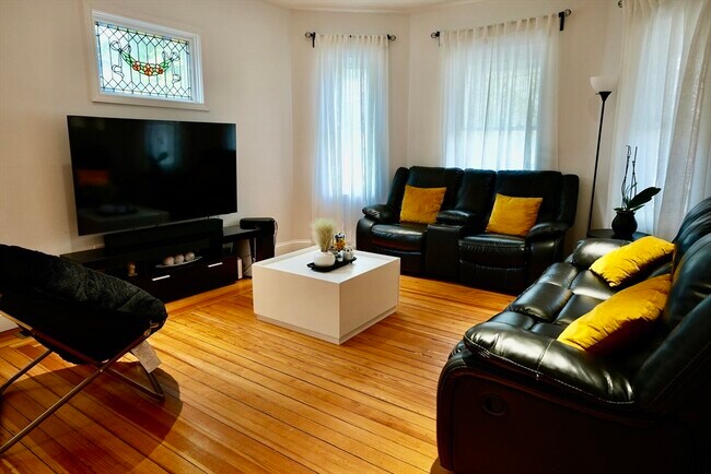 144 Circuit Rd-Unit -1 in Winthrop, MA - Building Photo - Building Photo