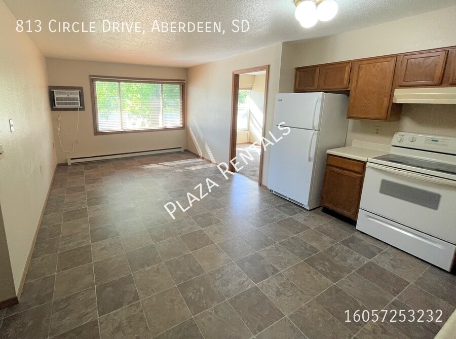 213 13th Ave E in Webster, SD - Building Photo